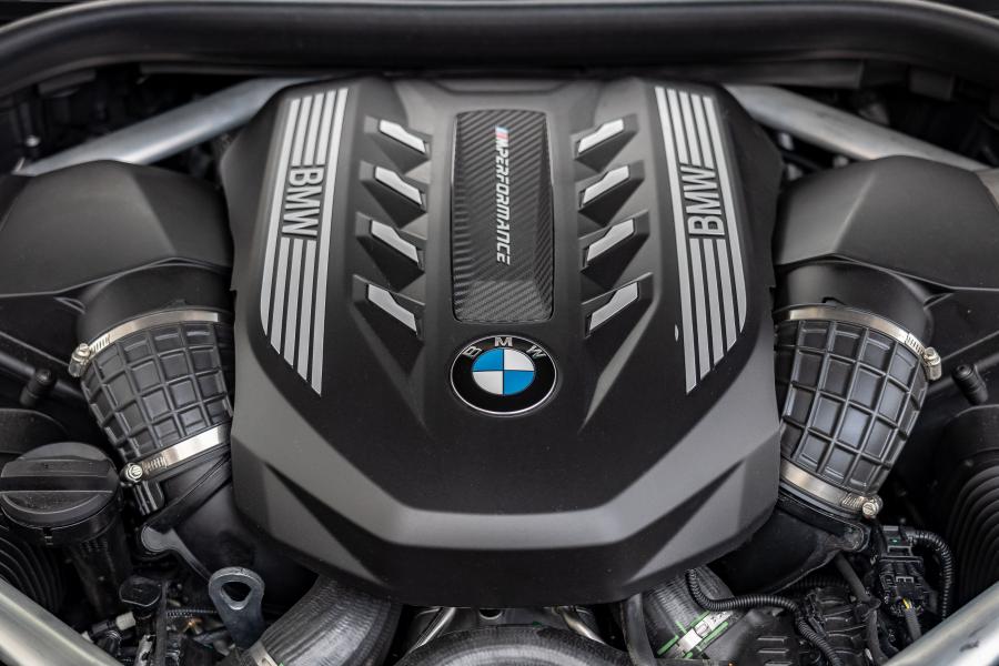 Моторный отсек BMW X7 M50i (G07) 2019 года  (NA) (фото 16 из 40)